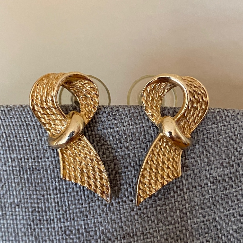 Vintage Gold Ribbon Knot Earrings